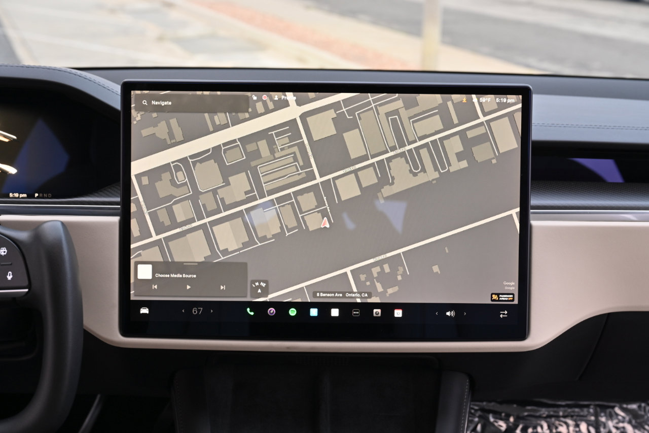 Used 2022 Tesla Model S Plaid image 18