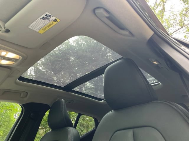 Certified 2025 Volvo XC40 B5 Plus AWD/4WD image 24