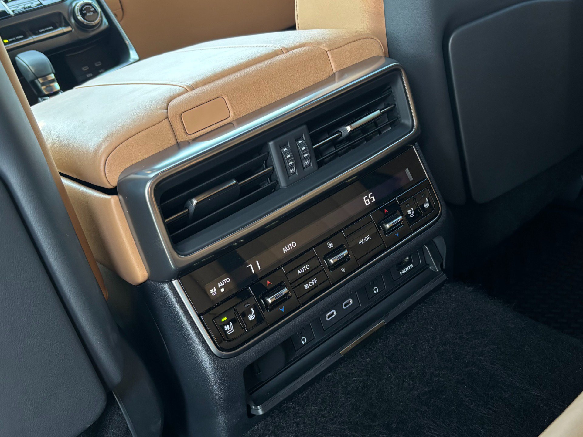 Used 2025 Lexus LX 700h Luxury w/ Appearance Package AWD/4WD image 19