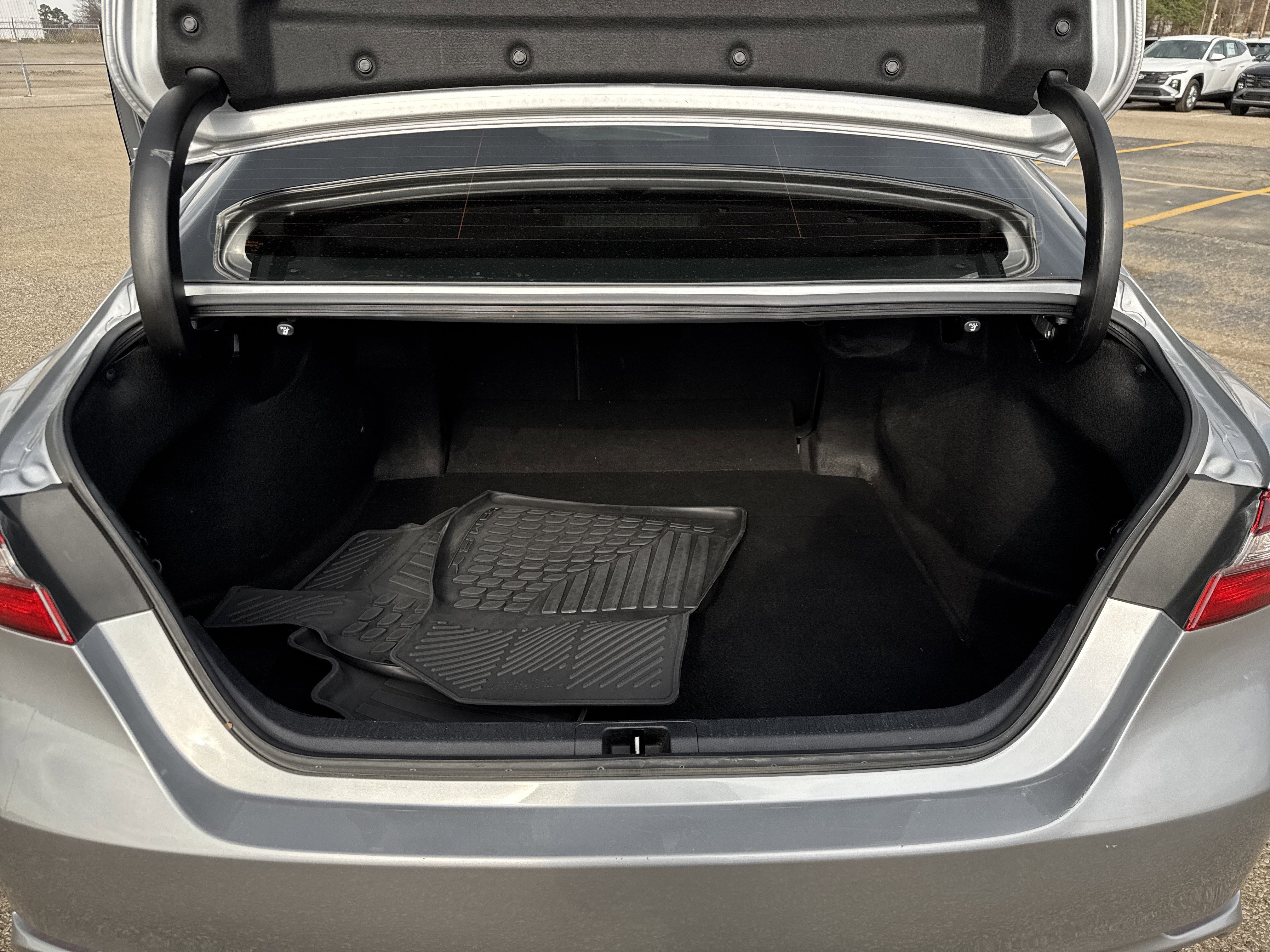 Used 2021 Toyota Camry SE image 8