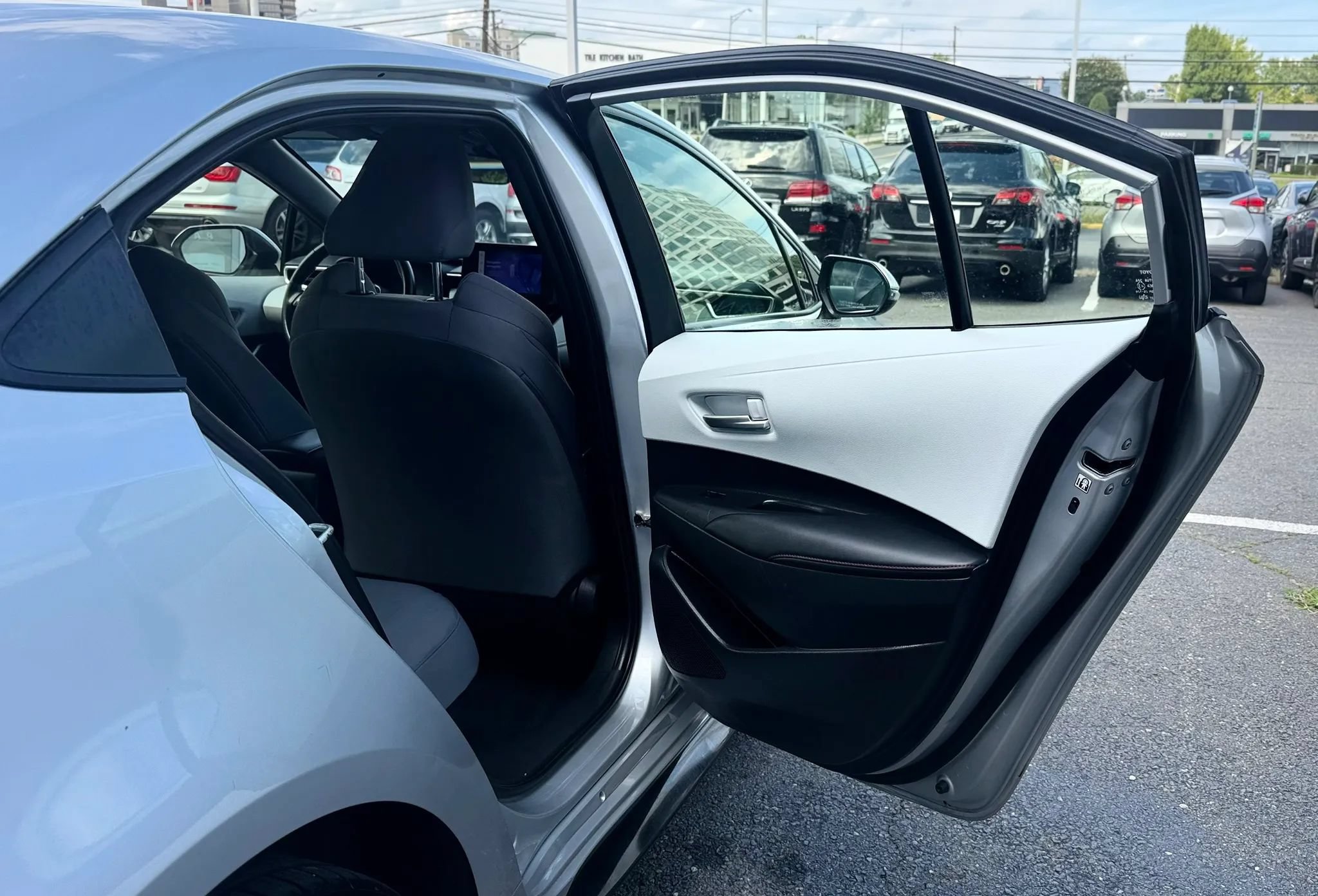 Used 2023 Toyota Corolla SE FWD image 28