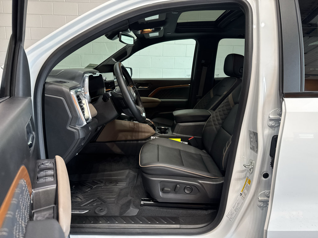 Used 2025 GMC Canyon Denali AWD/4WD image 15