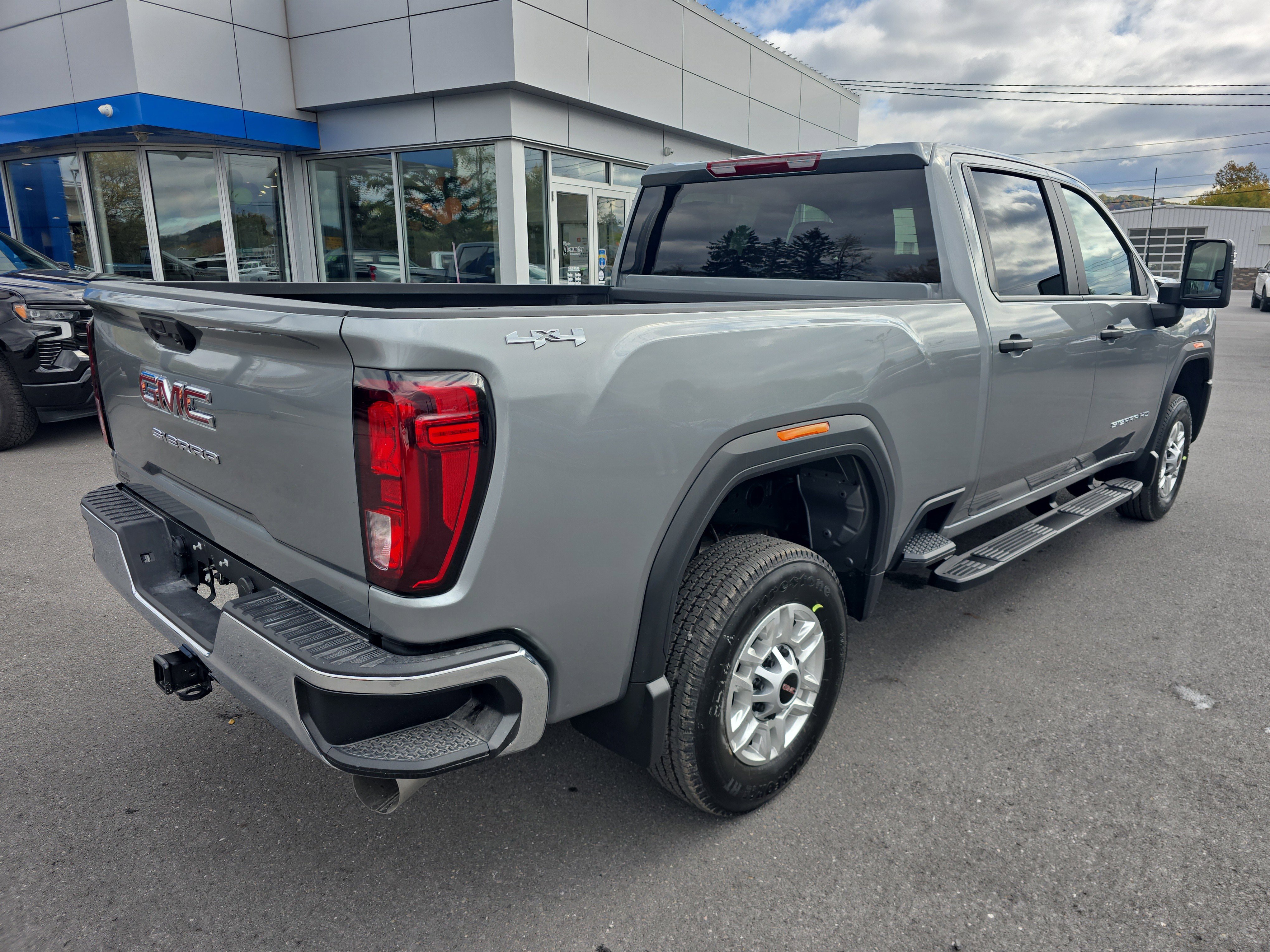 New 2026 GMC Sierra 2500 Pro w/ Convenience Package image 3