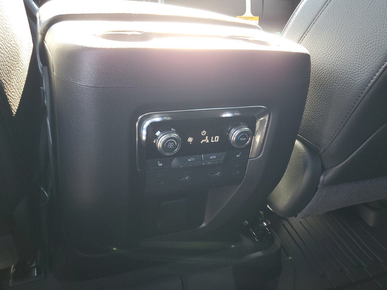 New 2026 GMC Yukon Denali w/ Denali Reserve Package AWD/4WD image 16