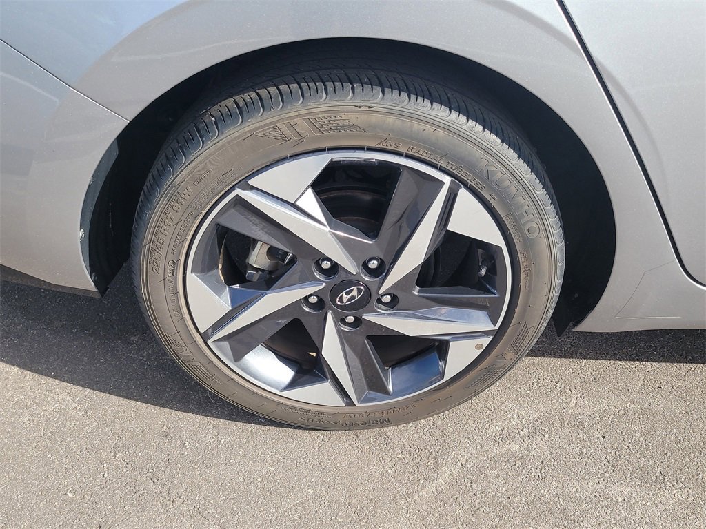 Used 2022 Hyundai Elantra SEL w/ Convenience + Premium Package image 5