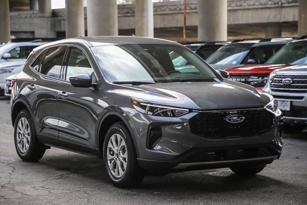 New 2024 Ford Escape Active w/ Tech Pack #2 FWD image 4