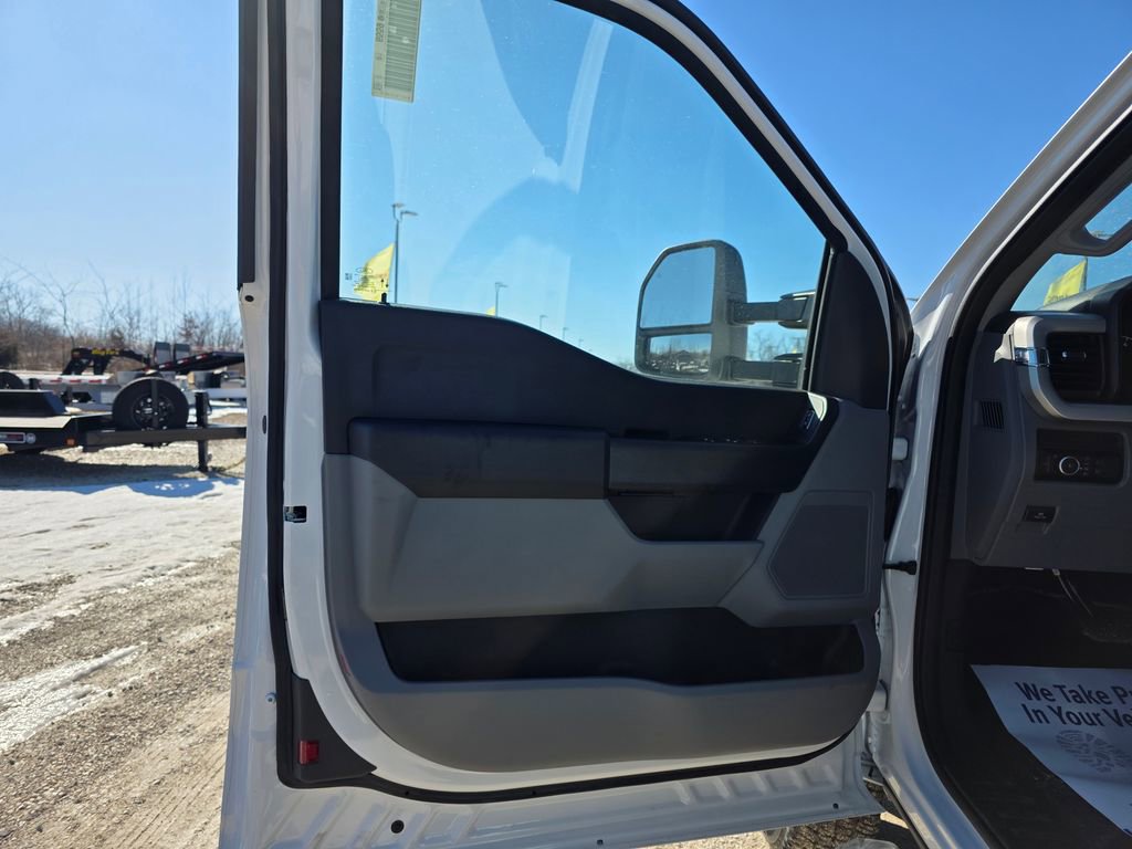 New 2026 Ford F350 XL w/ XL Chrome Package image 28