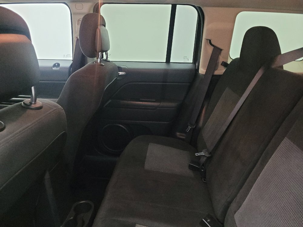 Used 2016 Jeep Patriot Latitude FWD image 18