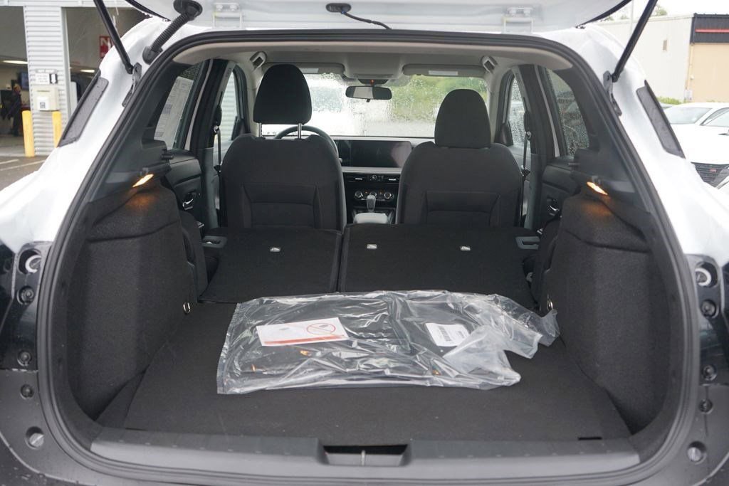 Used 2025 Nissan Kicks SV image 30