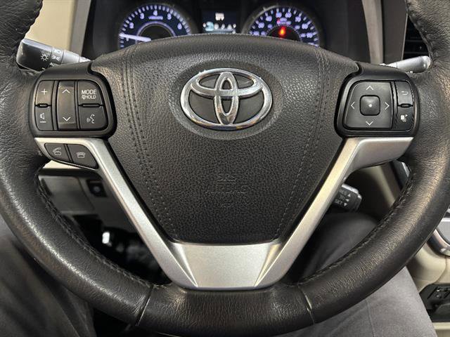 Used 2017 Toyota Sienna Limited image 16