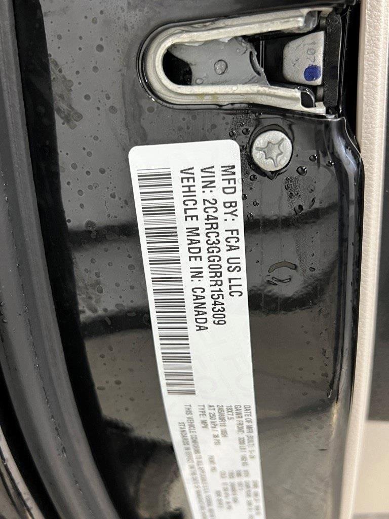 Used 2024 Chrysler Pacifica Limited image 39