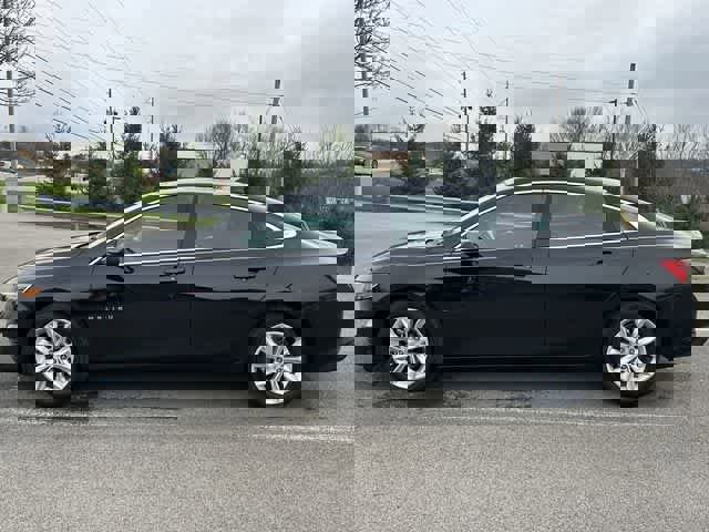 Used 2023 Chevrolet Malibu LT image 2