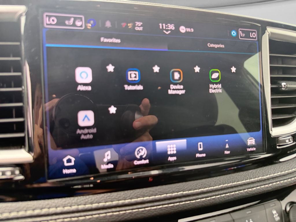 Used 2024 Chrysler Pacifica Limited FWD image 25