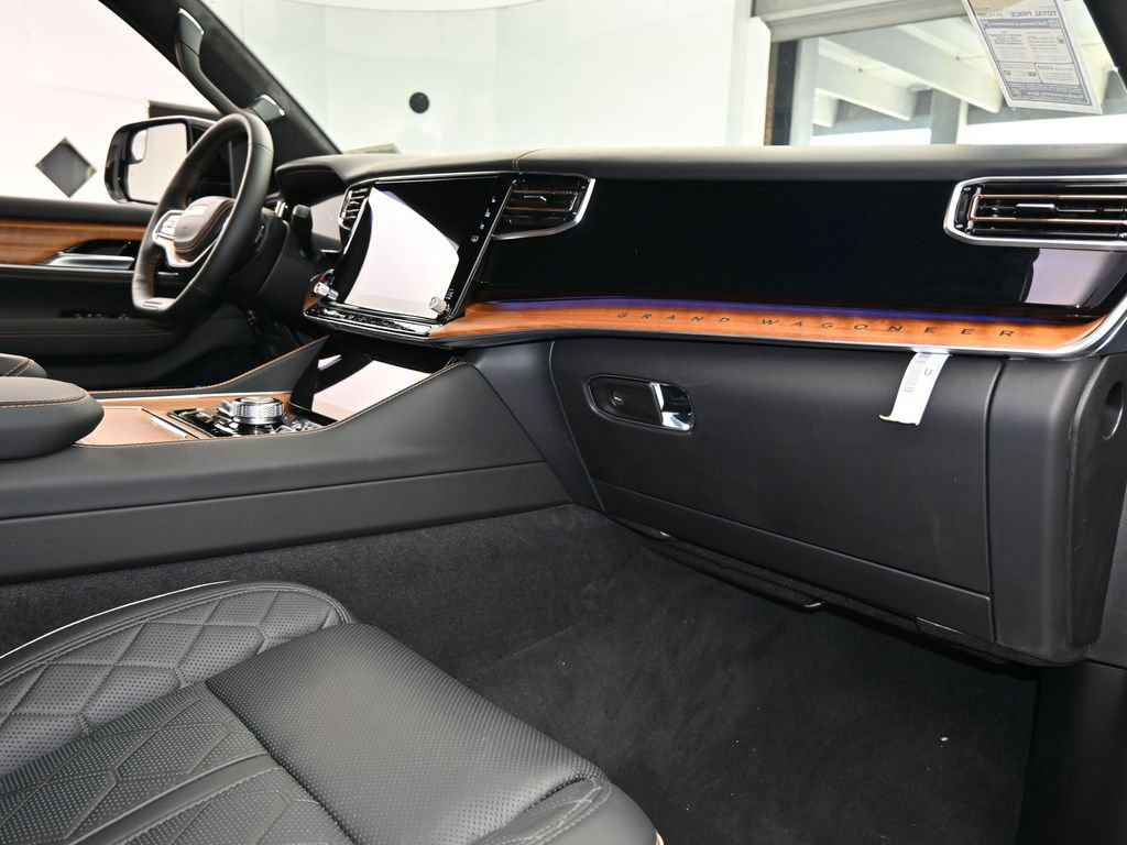 Used 2024 Jeep Grand Wagoneer Series III AWD/4WD image 39