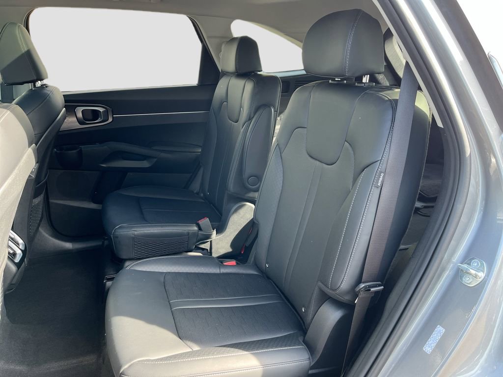 Certified 2025 Kia Sorento EX w/ EX Panoramic Sunroof Package image 28