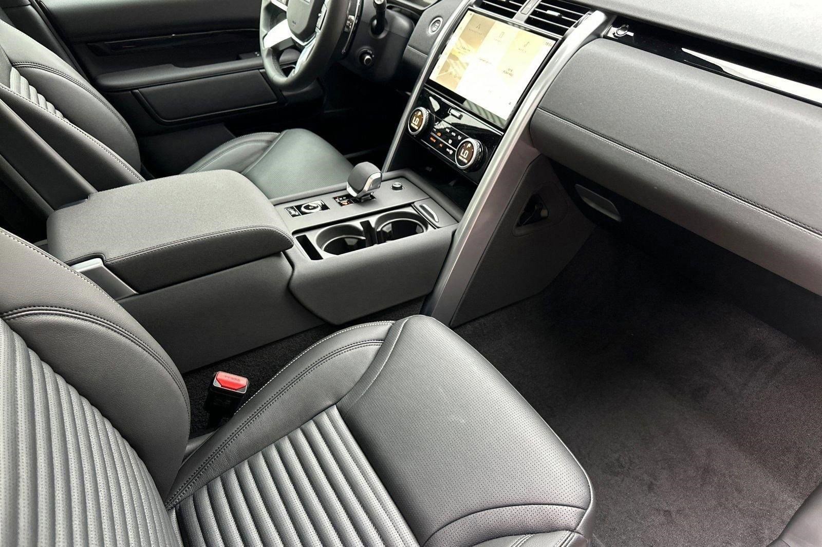 New 2026 Land Rover Discovery S AWD/4WD image 30