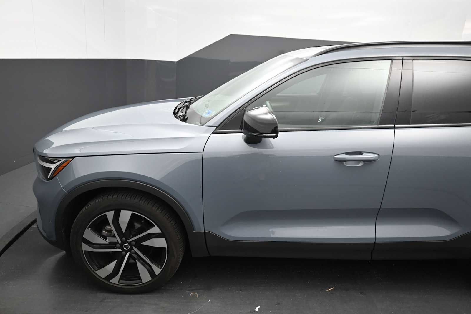 Used 2023 Volvo XC40 B5 Plus w/ Driver Assist Package AWD/4WD image 11