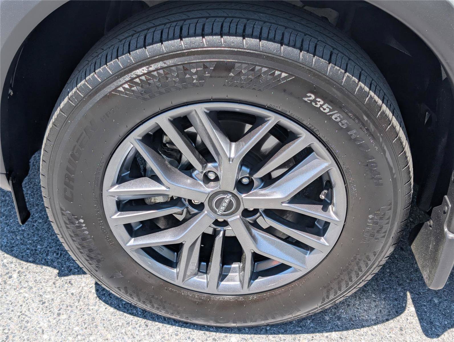 Used 2024 Nissan Rogue S AWD/4WD image 10