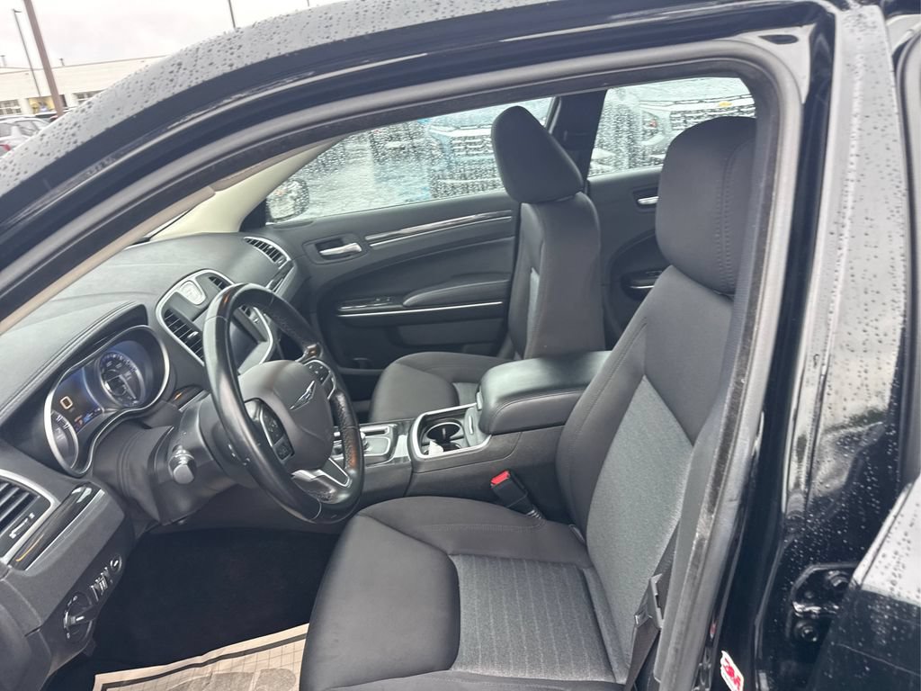Used 2022 Chrysler 300 Touring AWD/4WD image 19