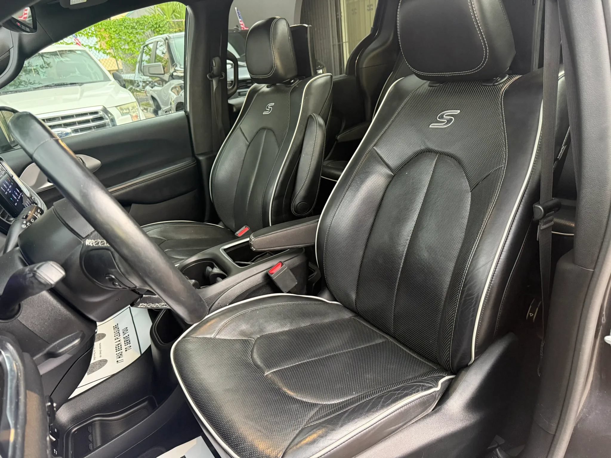 Used 2019 Chrysler Pacifica Limited w/ Advanced Safetytec Group FWD image 12
