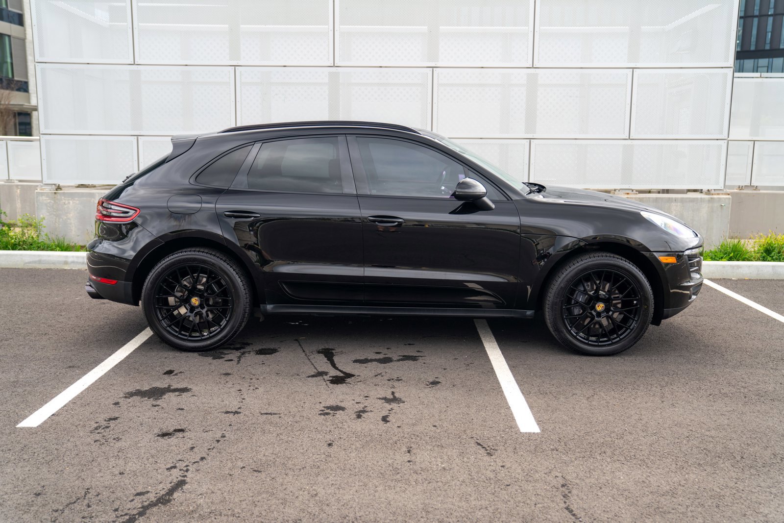 Certified 2018 Porsche Macan AWD/4WD image 8