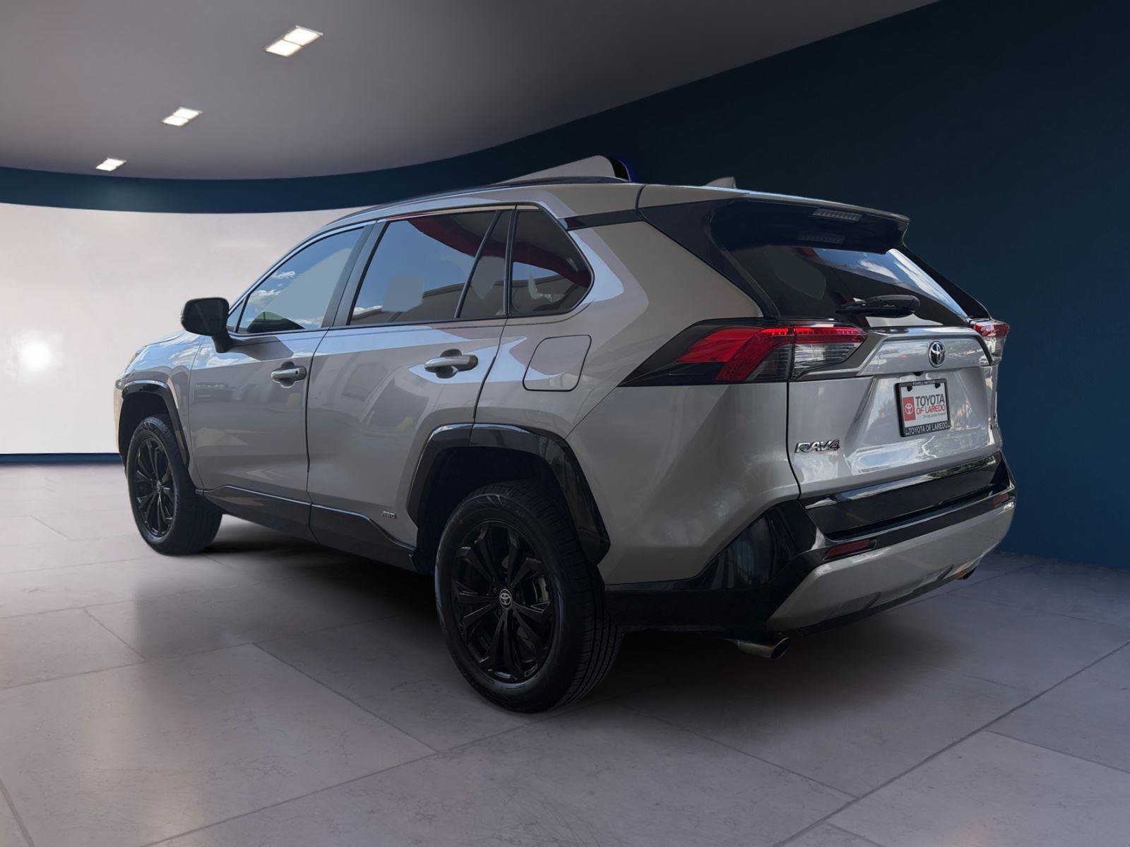 Used 2024 Toyota RAV4 SE AWD/4WD image 3