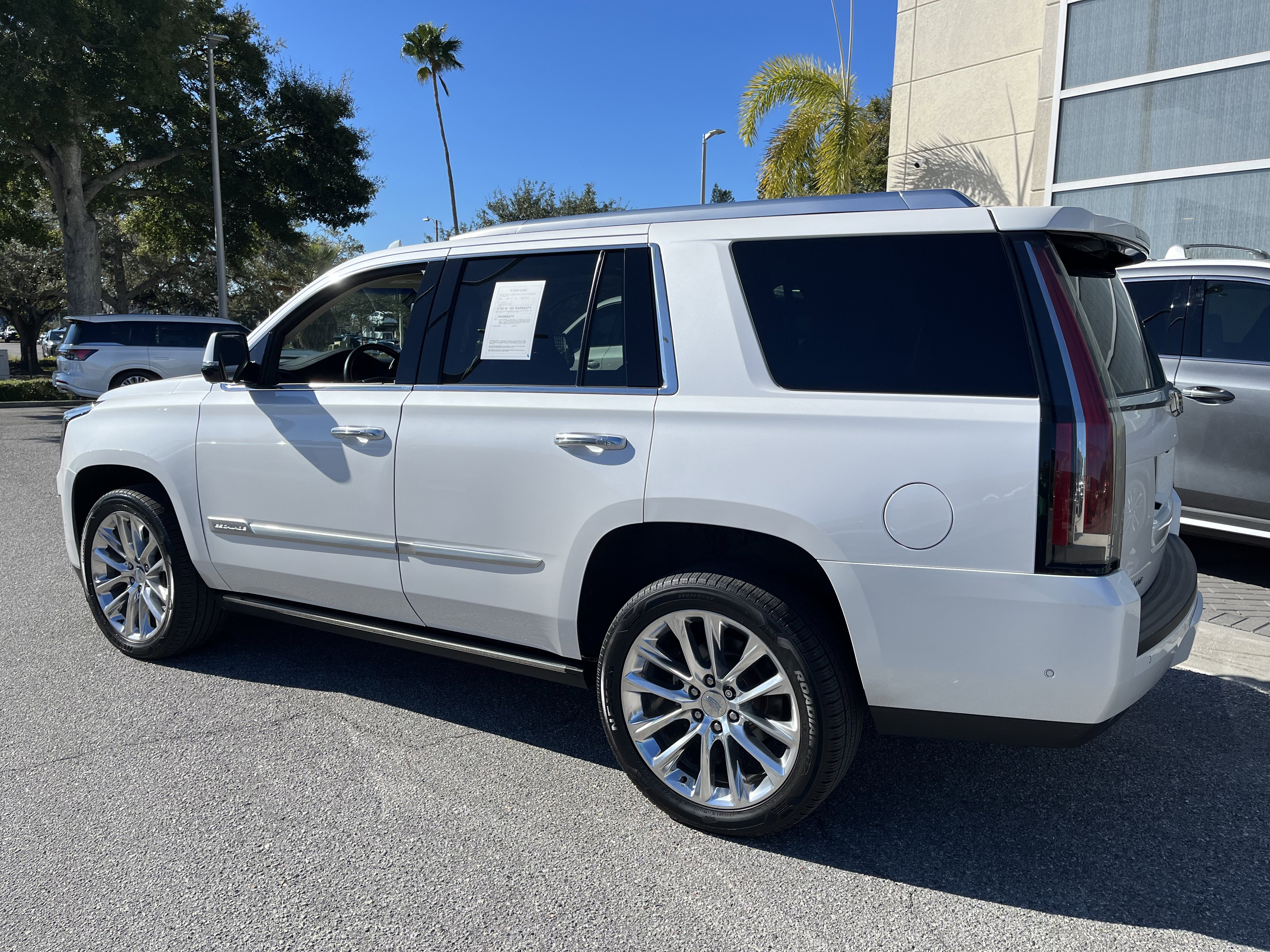 Used 2019 Cadillac Escalade Premium Luxury image 3