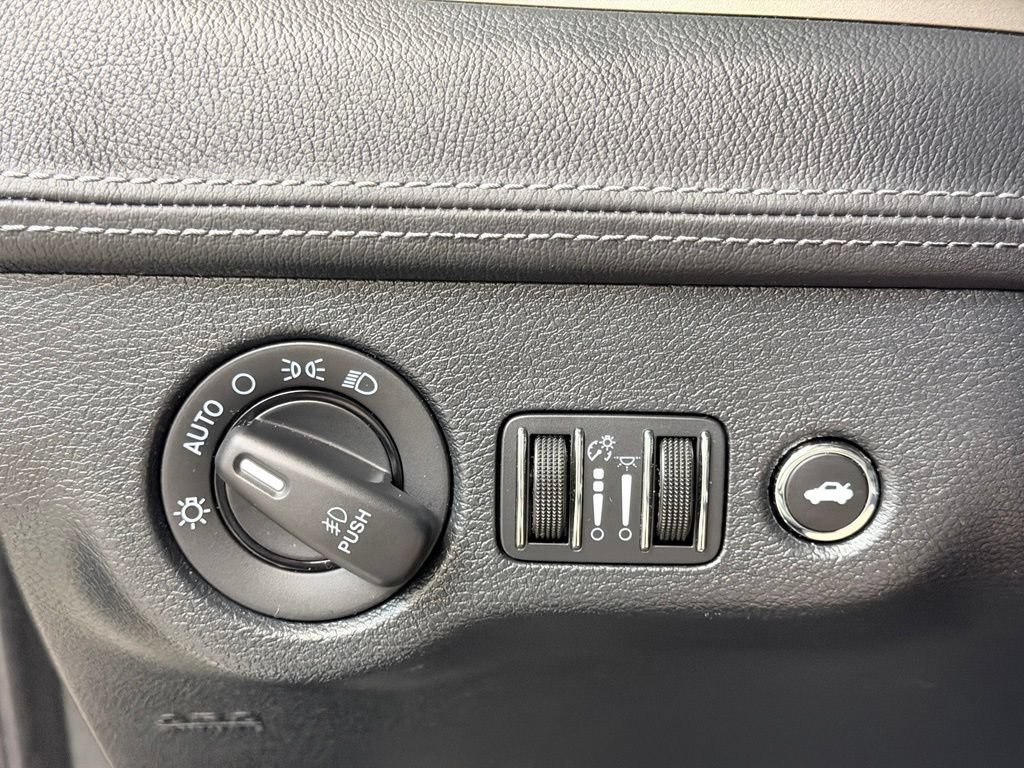 Used 2014 Chrysler 300 C AWD/4WD image 40