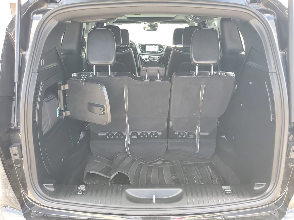 Used 2024 Chrysler Pacifica Premium image 33