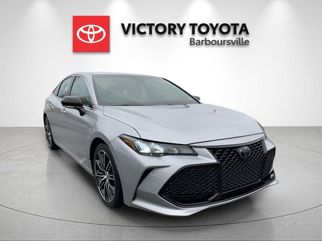 Used 2019 Toyota Avalon XSE image 3