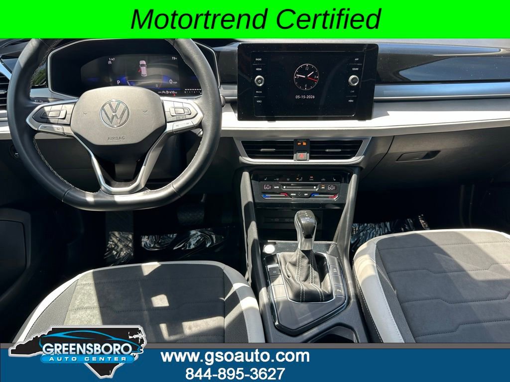 Used 2025 Volkswagen Taos SE FWD image 4
