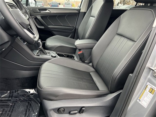 Used 2022 Volkswagen Tiguan SE image 13