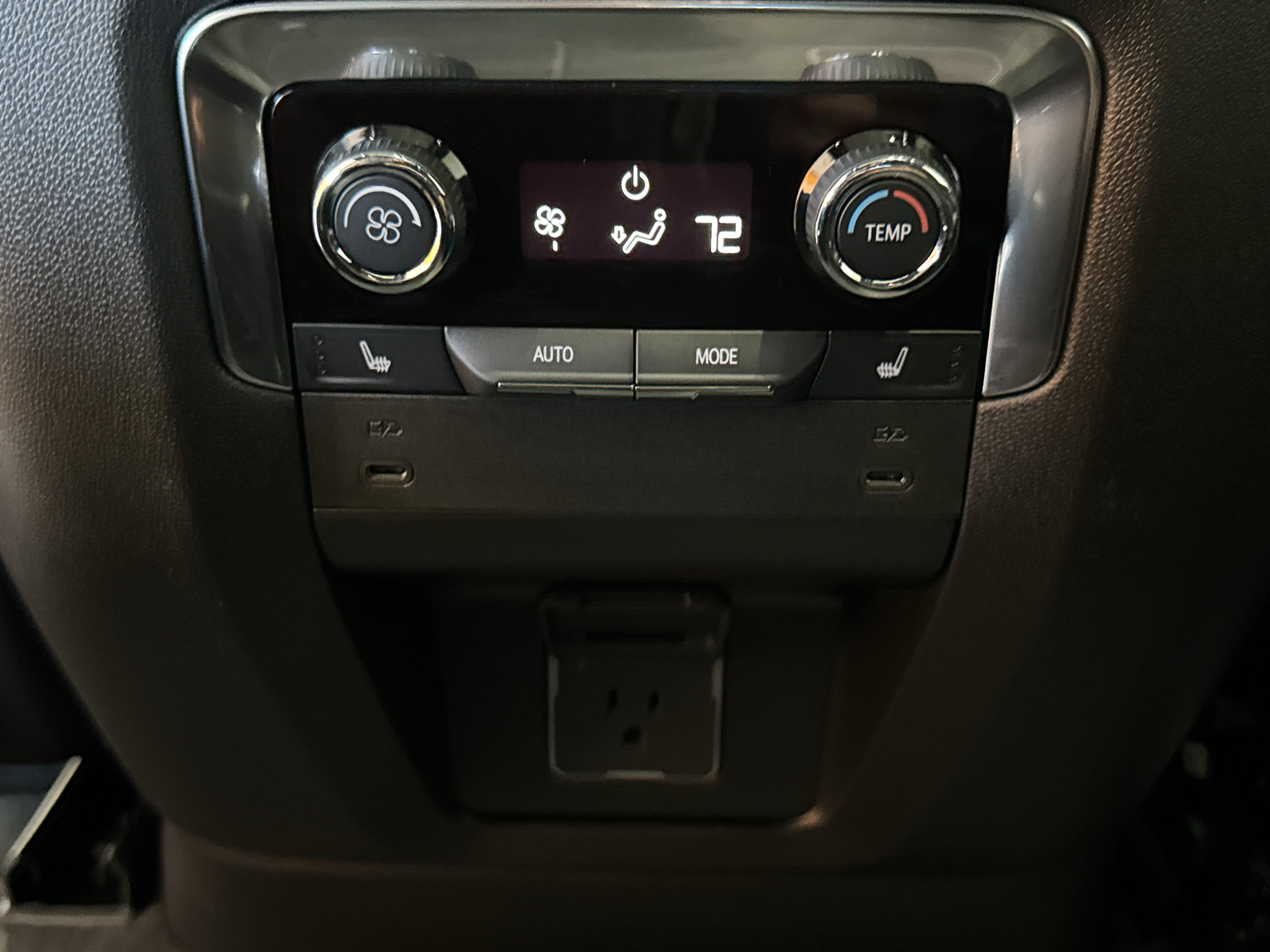 New 2026 Chevrolet Suburban RST w/ RST Capability Package AWD/4WD image 13