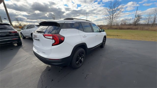 Used 2022 GMC Terrain SLE w/ Driver Convenience Package image 8