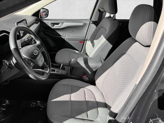 Used 2020 Ford Escape SE image 9