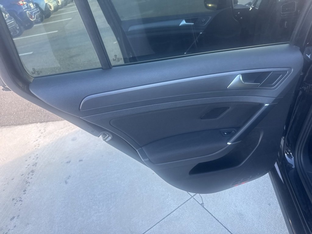 Used 2018 Volkswagen Golf S image 30