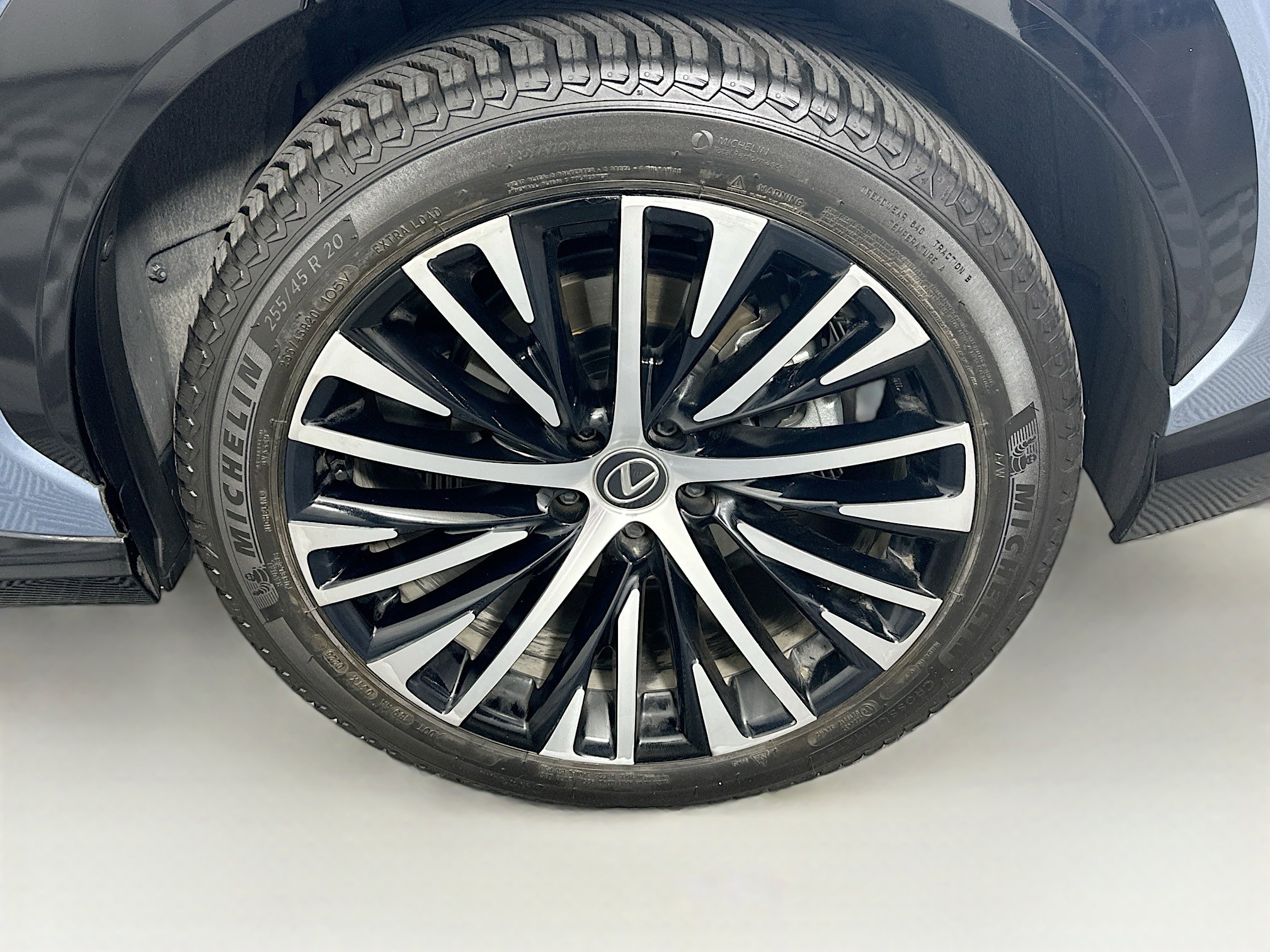 Used 2023 Lexus RZ 450e Premium w/ Accessory Package (2T) image 11