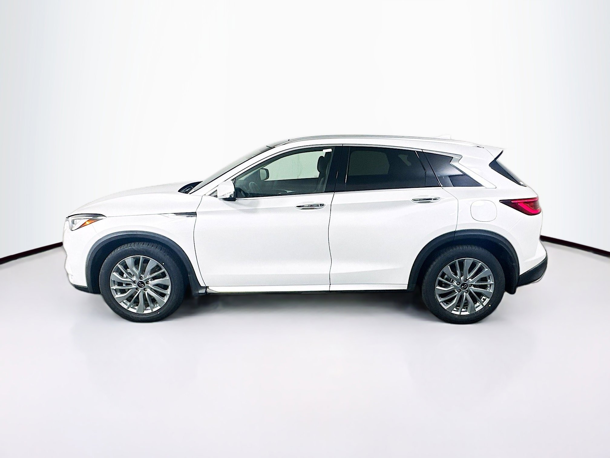 Used 2023 INFINITI QX50 Luxe image 4