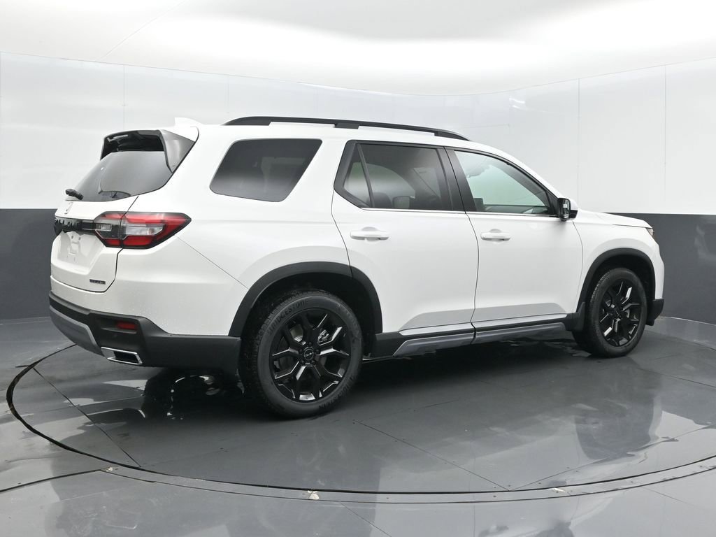 New 2025 Honda Pilot Touring image 8