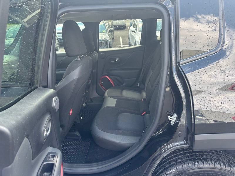 Used 2018 Jeep Renegade Trailhawk w/ UConnect 8.4 Nav Group AWD/4WD image 10
