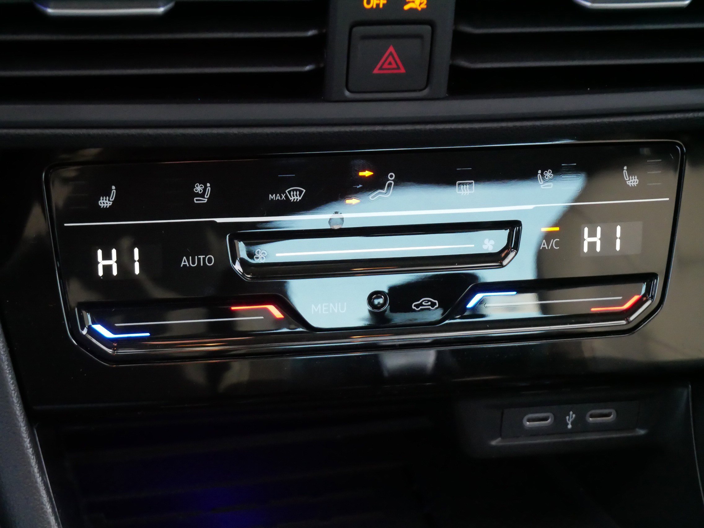 Certified 2025 Volkswagen Jetta SEL image 23