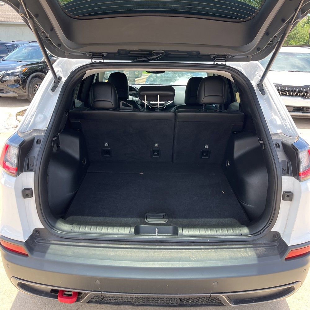 Used 2020 Jeep Cherokee Trailhawk w/ Cold Weather Group AWD/4WD image 11