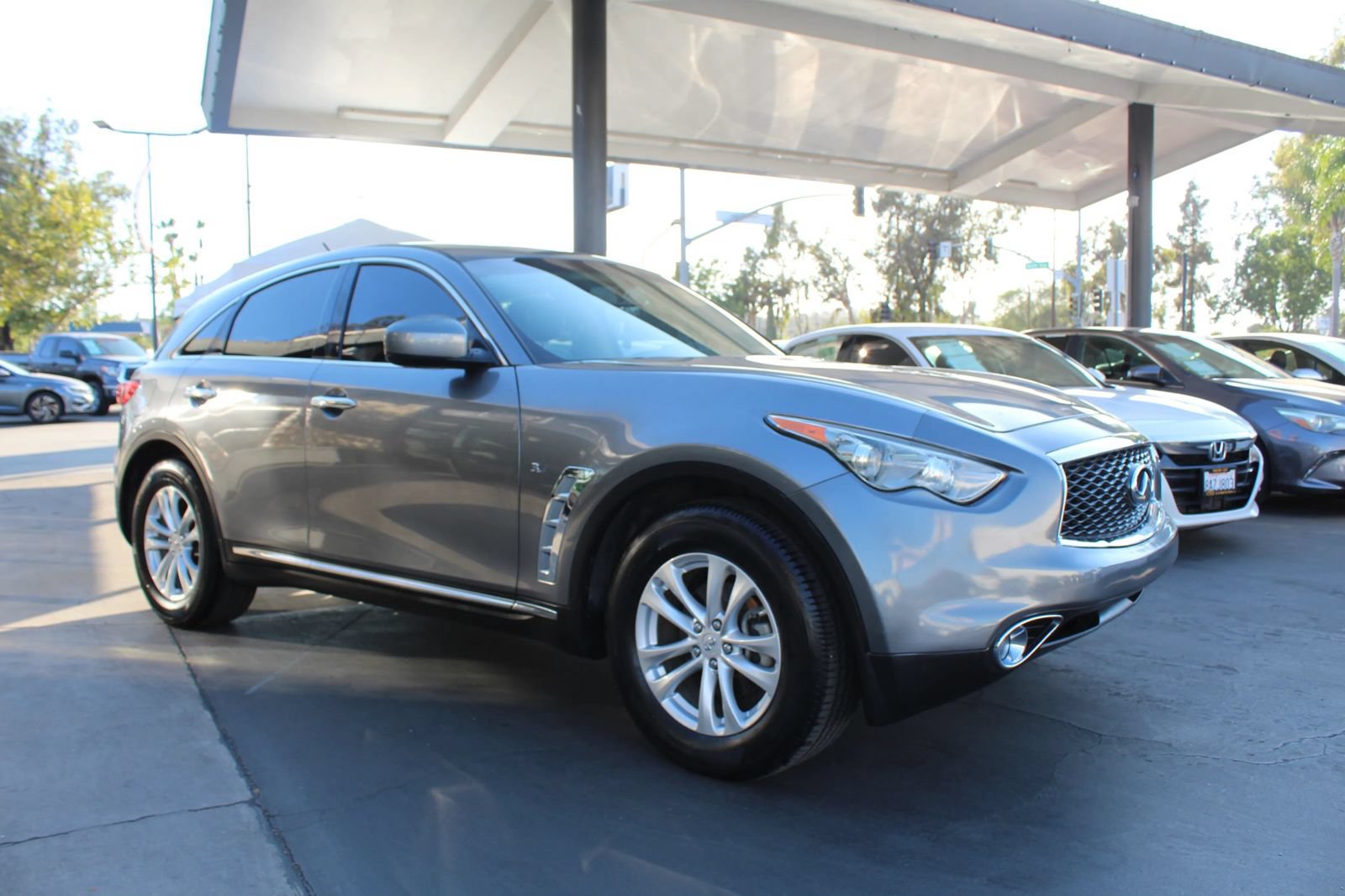 Used 2017 INFINITI QX70 2WD image 7