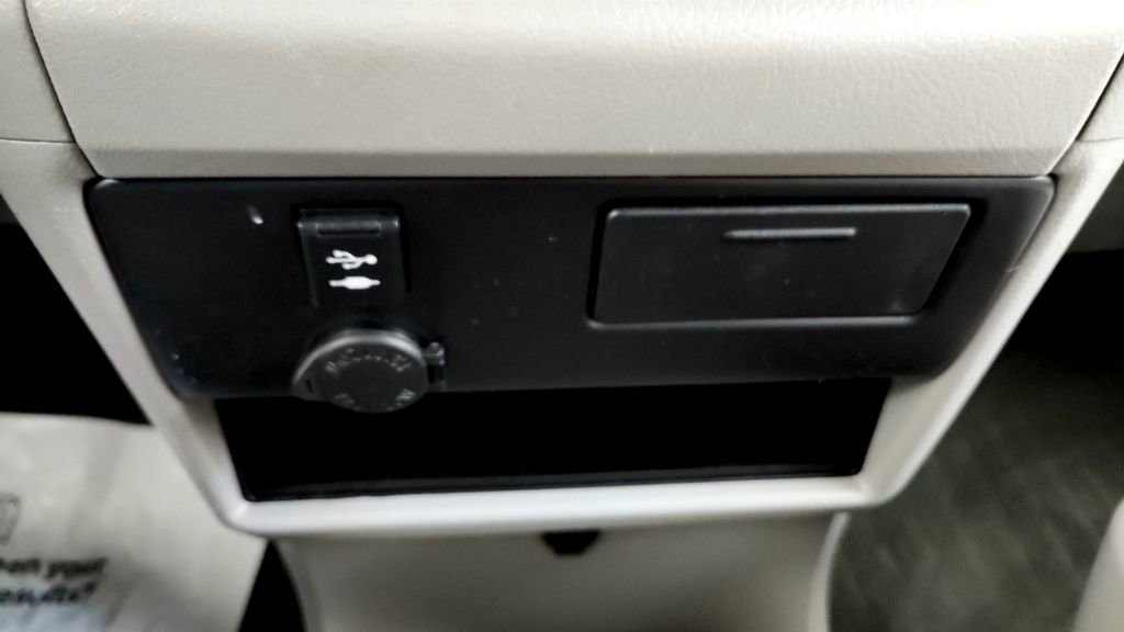 Used 2020 Toyota Sienna LE w/ LE Preferred Package FWD image 34