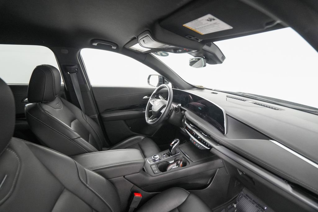 Used 2024 Cadillac XT4 Luxury w/ Cold Weather Package FWD image 20
