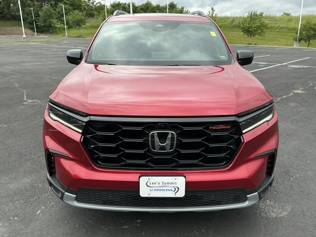 Used 2025 Honda Pilot TrailSport image 11