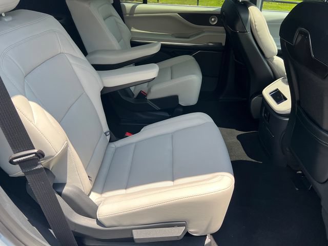 New 2026 Lincoln Navigator Reserve AWD/4WD image 17