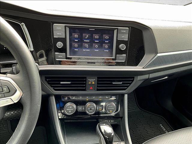 Used 2024 Volkswagen Jetta SE FWD image 24