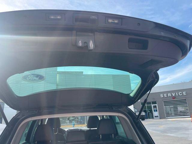Used 2017 Volkswagen Tiguan SEL FWD image 12
