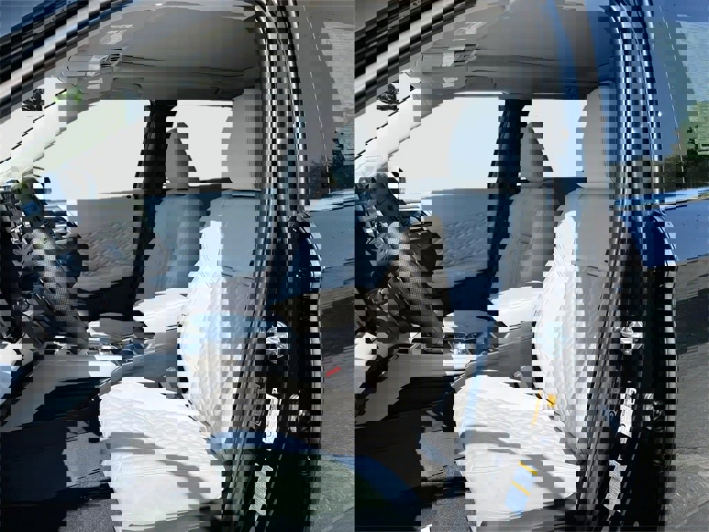 New 2025 Mitsubishi Outlander 4WD Plug-In Hybrid image 25